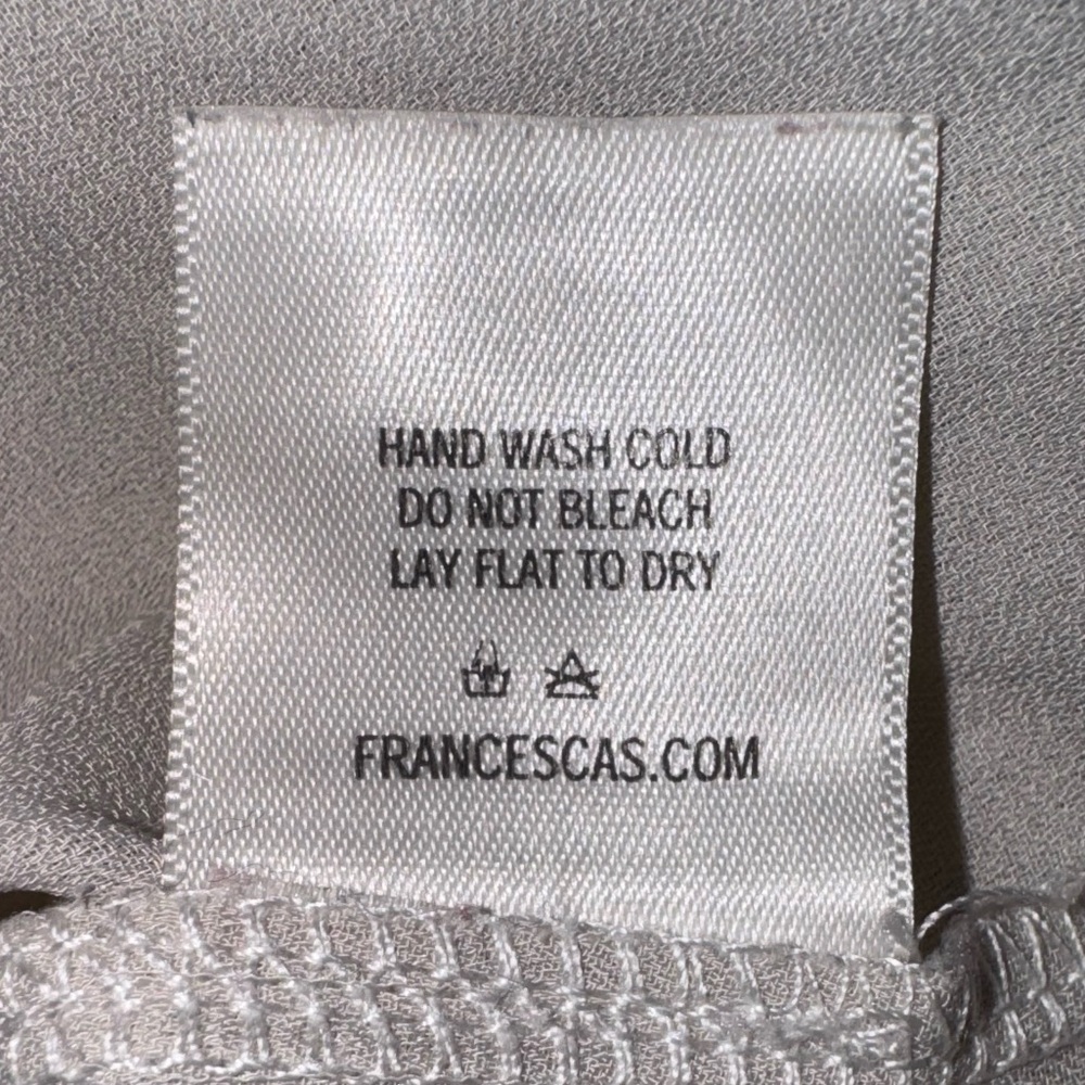 Blue Rain Floral Blouse Francesca’s- Cream and Pink floral. Size XS. VVGUC - Picture 5 of 9